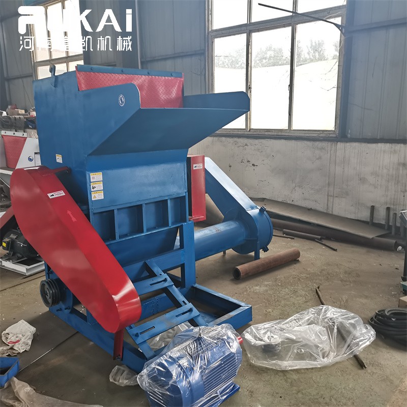 600型礦泉水瓶粉碎機(jī)